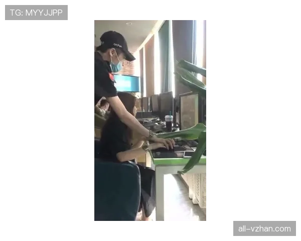 施洋训练完直接去奢侈品店刷卡，柜姐以为他是陪练的