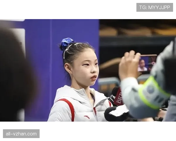 管晨辰家的猫都比我会做体操